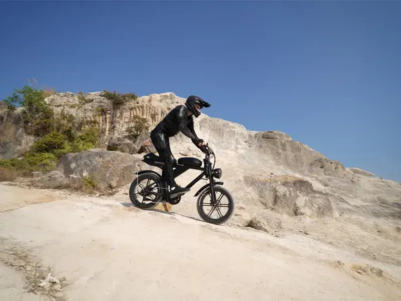 The Lightweight Revolution: How E-Bike Technology is Shedding Pounds in 2025 Movcan