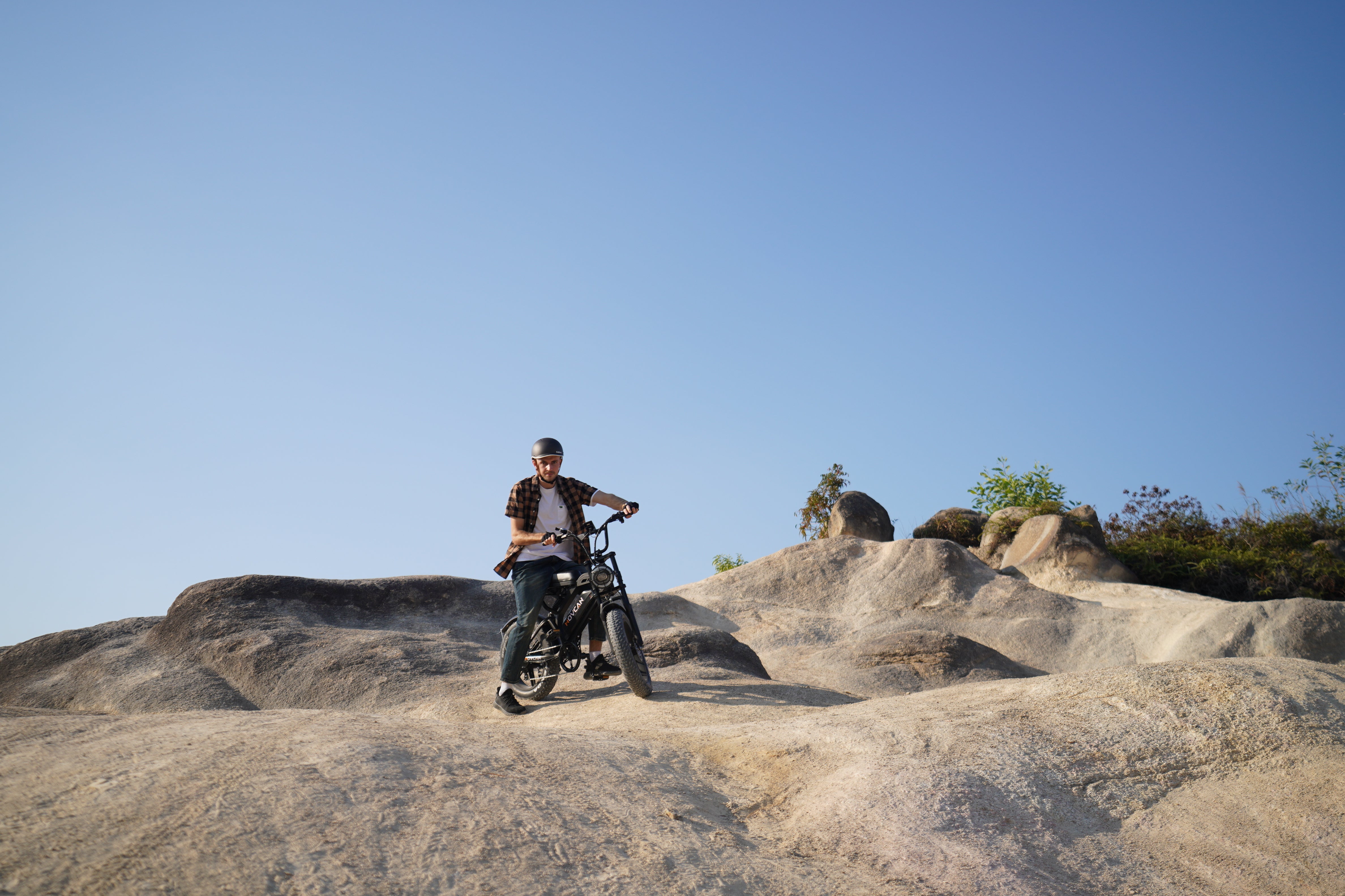 How Terrain Impacts Your E-bike Range: Tips for Hill Climbing Movcan