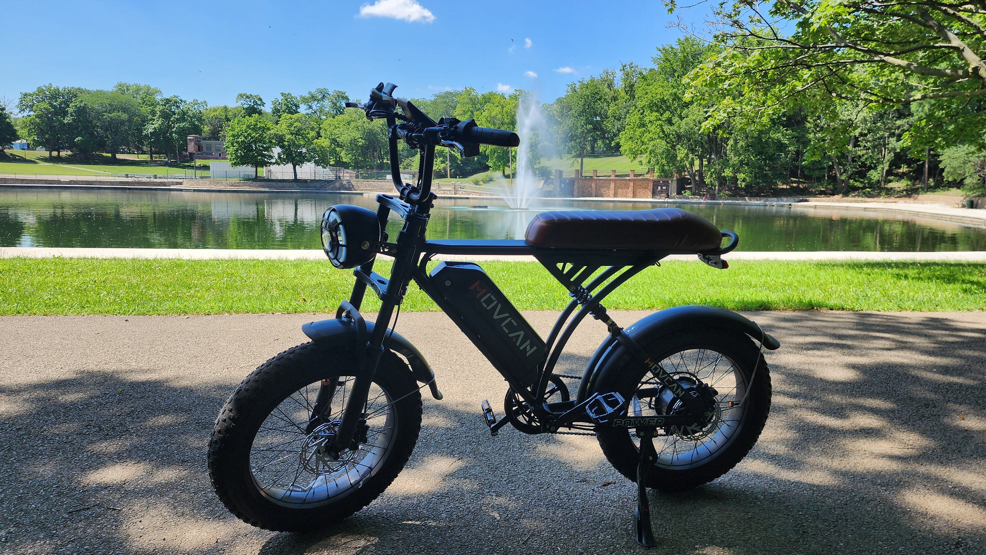 E-Bike Fog Riding Techniques: Master Low Visibility Safety Movcan