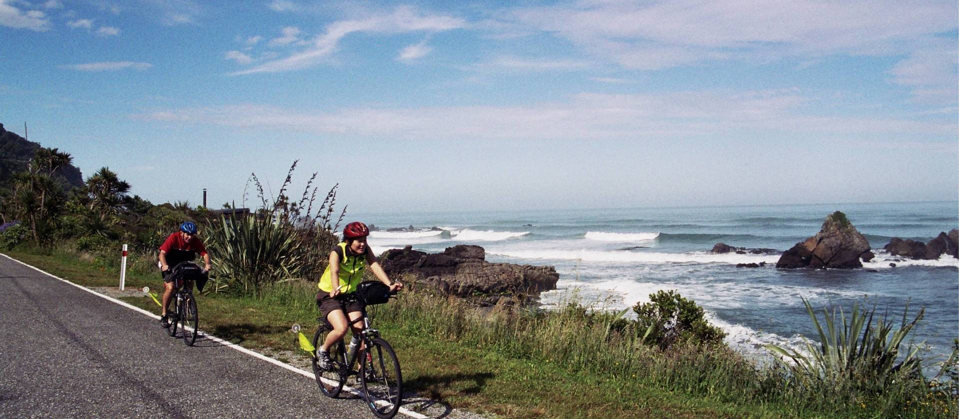 Mountain Biking Coastal Trails: Ultimate E-Bike Adventures